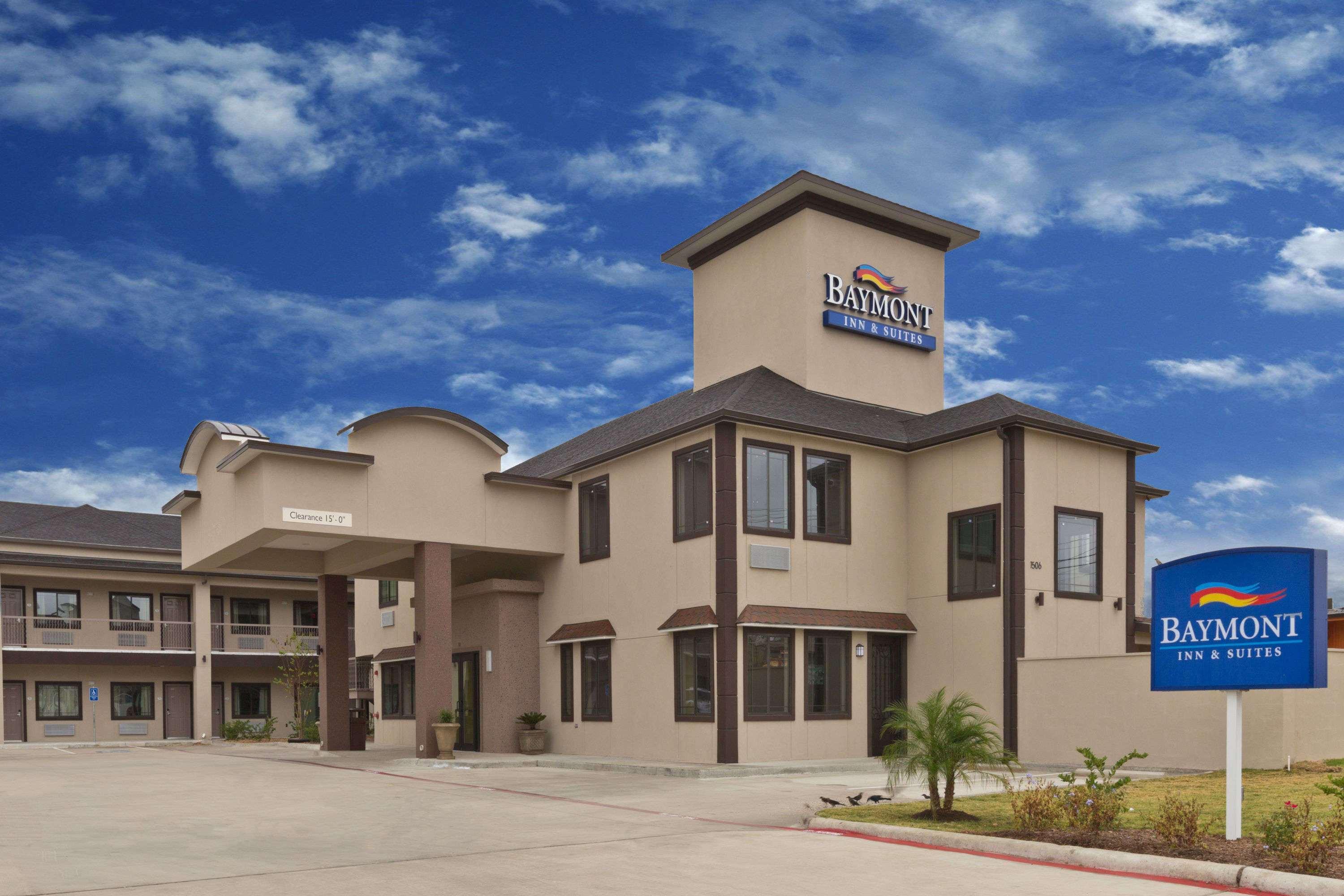Baymont By Wyndham Bryan College Station Hotel Exterior photo